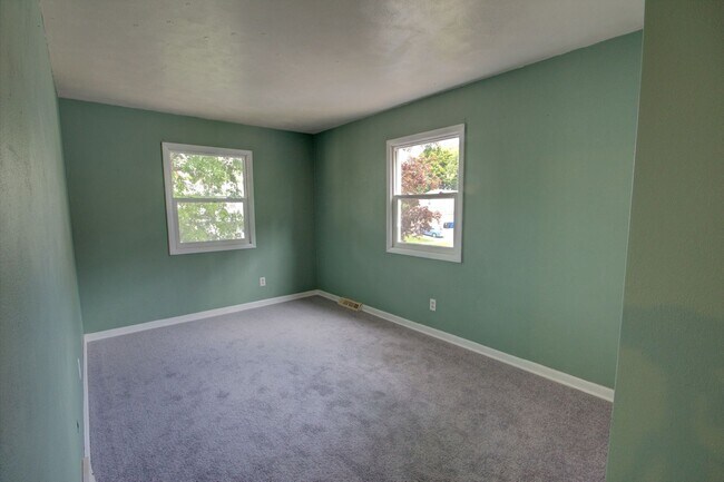 Building Photo - SW 424/426 30th Ave duplex