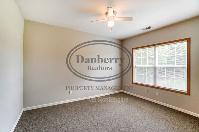 Building Photo - 1103 N Byrne Rd