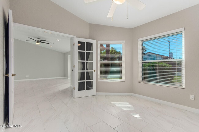 Building Photo - 9138 E Davenport Dr