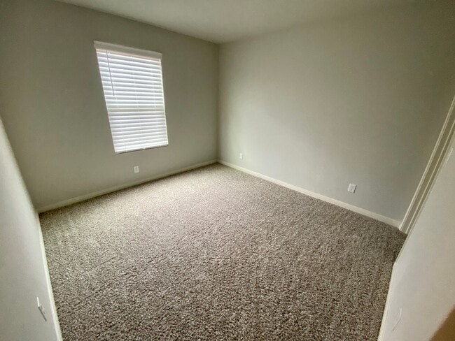 Building Photo - Great space w/ upstairs loft area as well!...