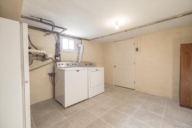 Building Photo - 1558 9th St