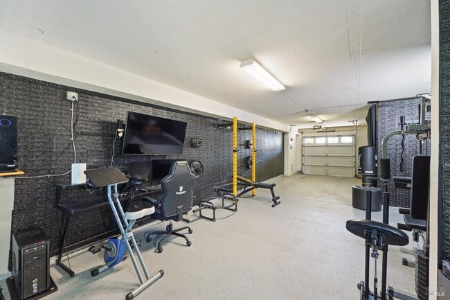 Building Photo - 2931 Edgewater Dr