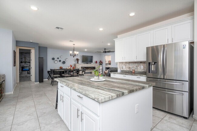 Building Photo - 750 W Torino Pl