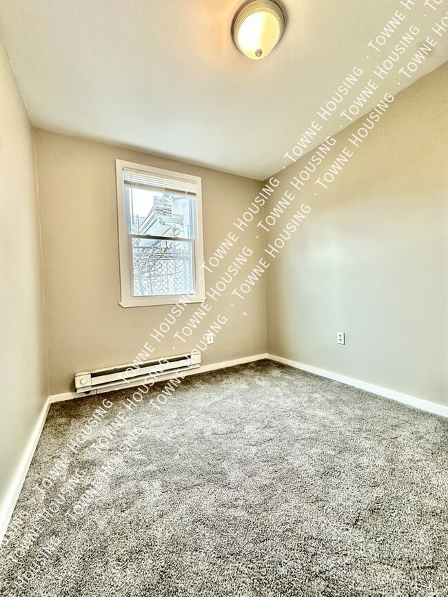 Building Photo - 40 Lawrence Pl