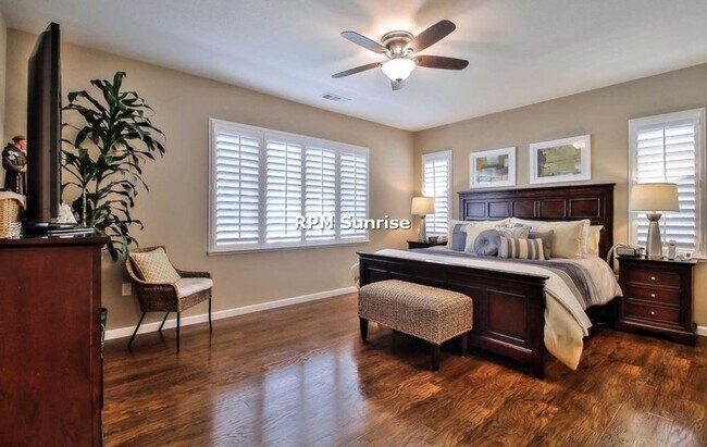 Building Photo - Spacious 3BR/2BA House Near Shopping & Dining