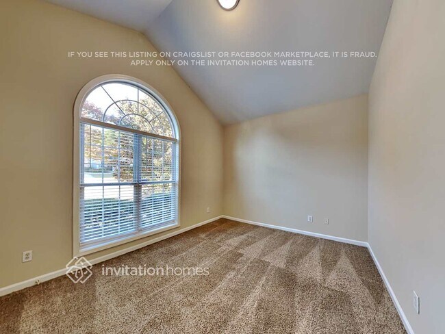 Building Photo - 1215 Chandler Ridge Dr SE