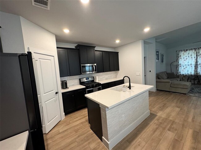 Building Photo - 8500 Cumbrae Ln