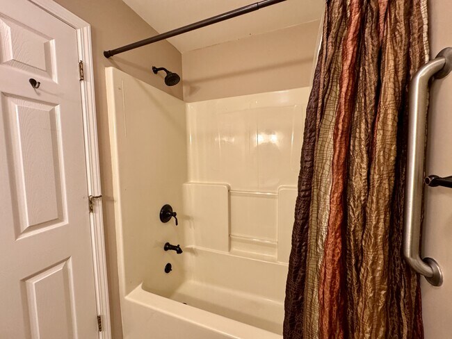 Building Photo - 212 Talah Ln