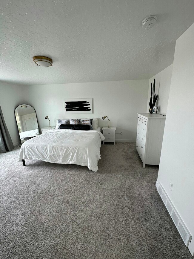 Building Photo - 3083 S Yellow Bill Dr