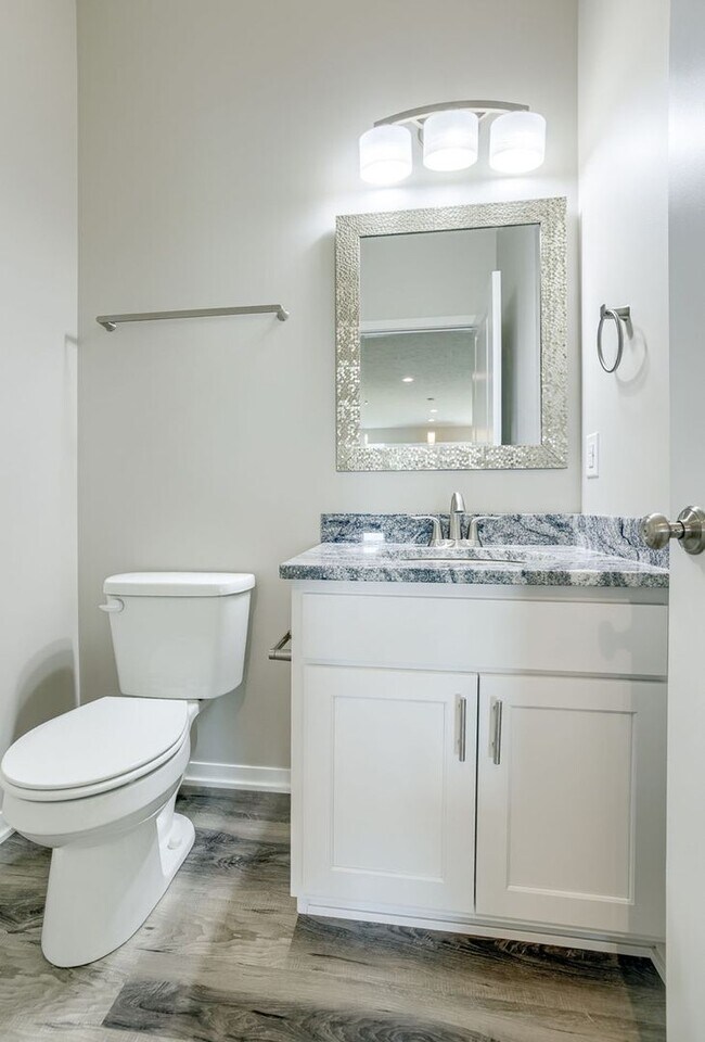 Building Photo - Spacious 2-Story with 3 bedrooms/2.5 bathrooms