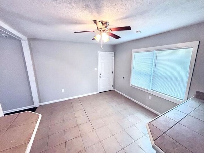 Building Photo - Lovely 3-Bedroom Home: Comfort and Conveni...