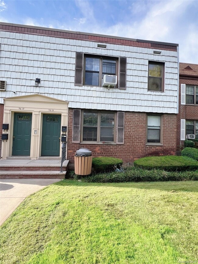 Building Photo - 70-19 Park Dr E