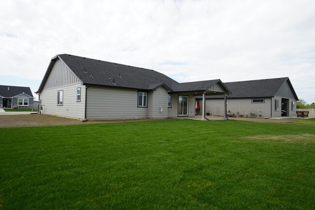 Building Photo - 1402 Hayhook St