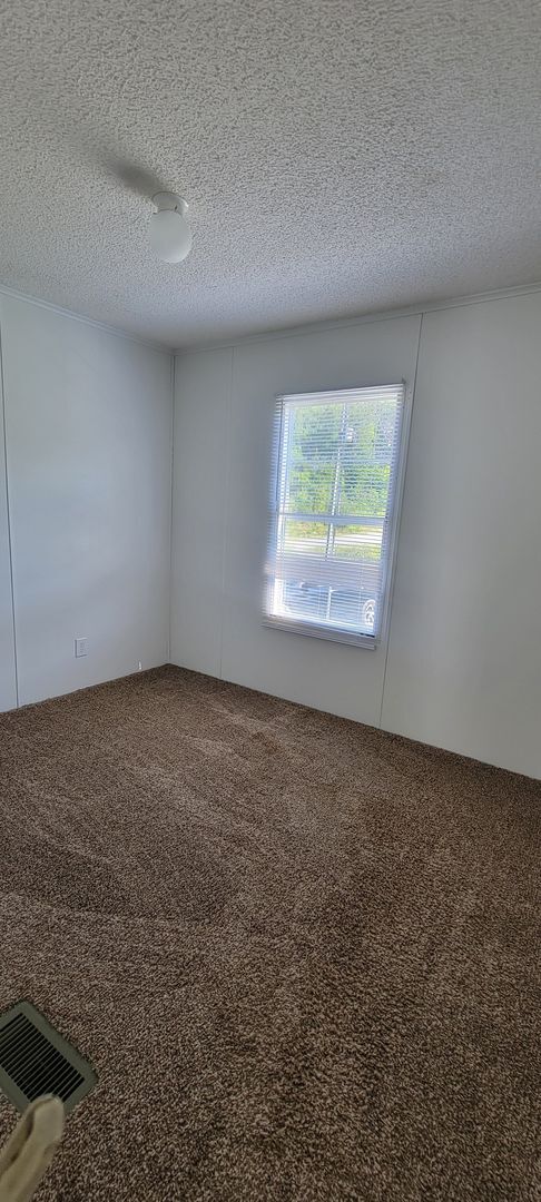 Building Photo - Ready to Move in