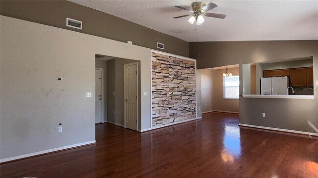 Building Photo - 717 Westwinds Dr