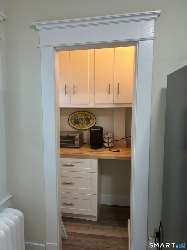 Building Photo - 1946 Chapel St