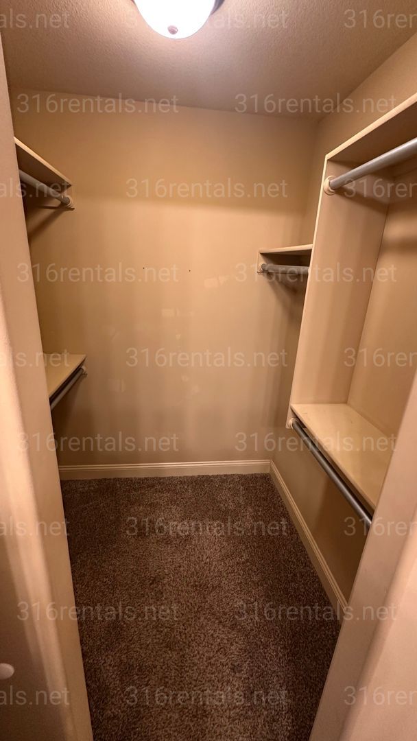 Building Photo - $1,850 - 4 bedroom / 3 bathrooms - Beautiful and Large Home!