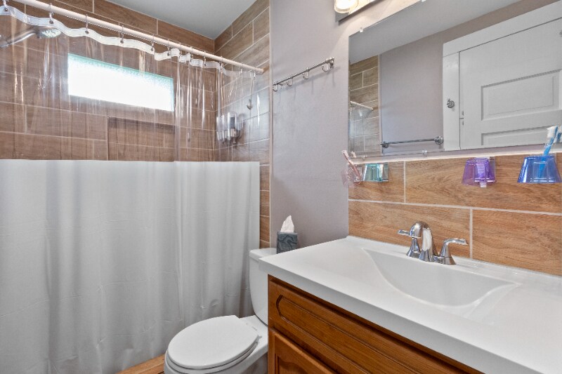 Building Photo - 4726 Summit