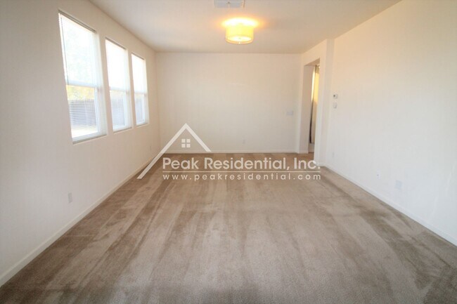 Building Photo - Newer South Sacramento Area 3bd/2.5ba Home