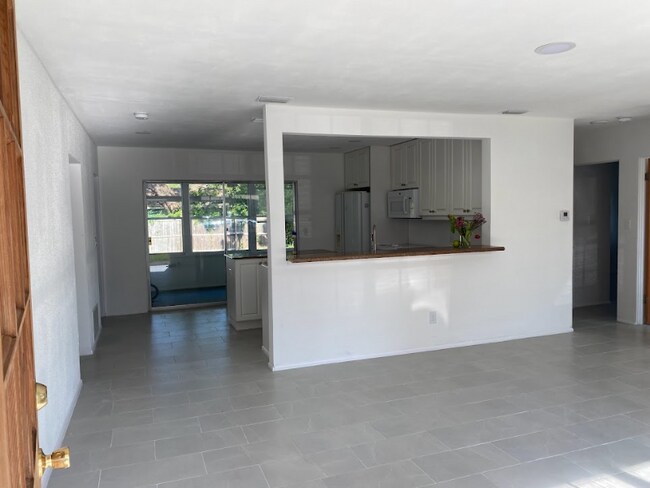 Building Photo - 3210 Belmont Blvd