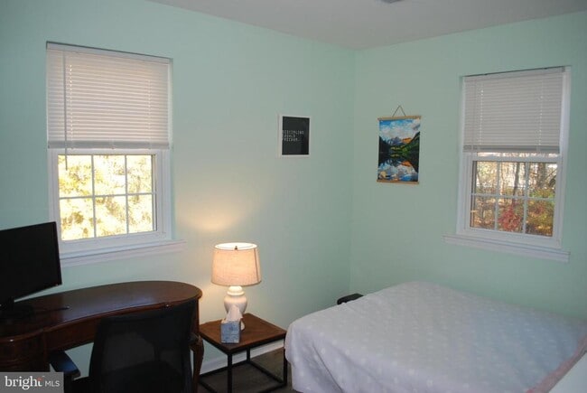 Building Photo - 290 Lawndale Ave