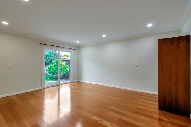 Building Photo - 1535 San Joaquin Ave