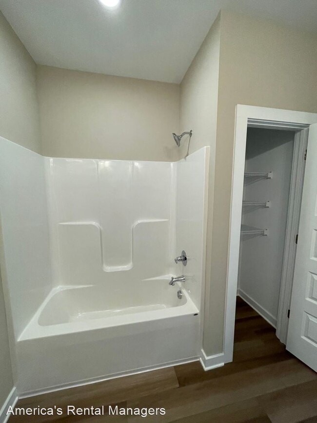 Building Photo - 4 br, 3 bath House - 44 Oak Ridge Place