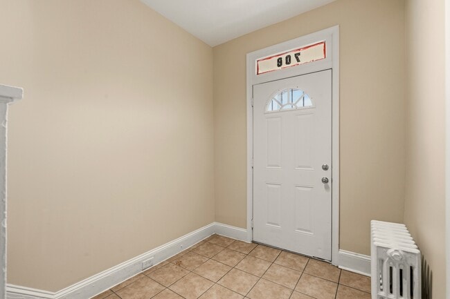 Building Photo - 708 Columbia Rd NW