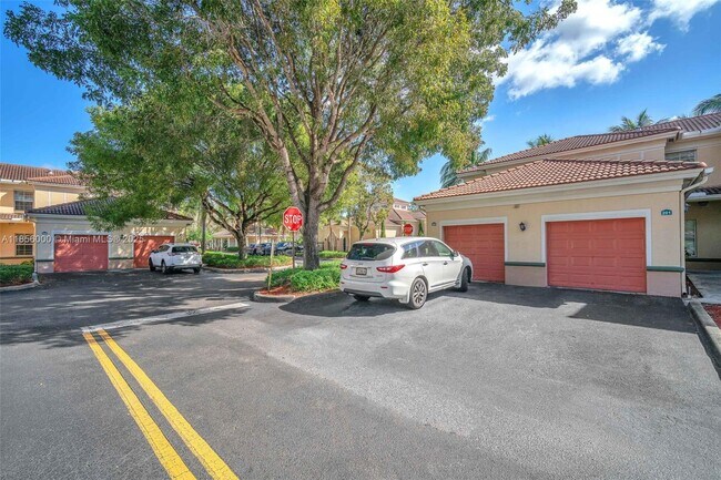 Building Photo - 2532 Centergate Dr