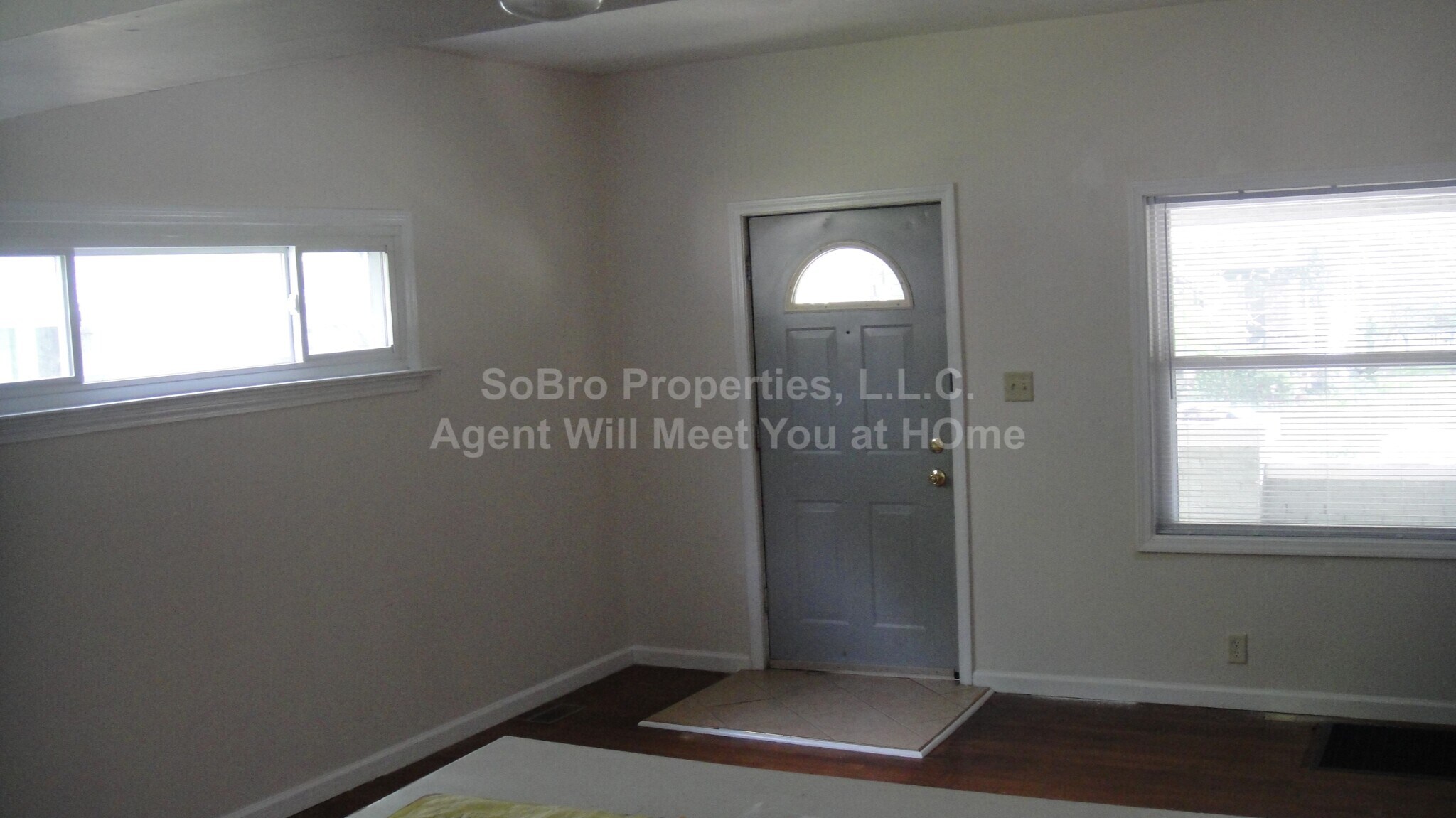 Building Photo - 4054 North Park Avenue