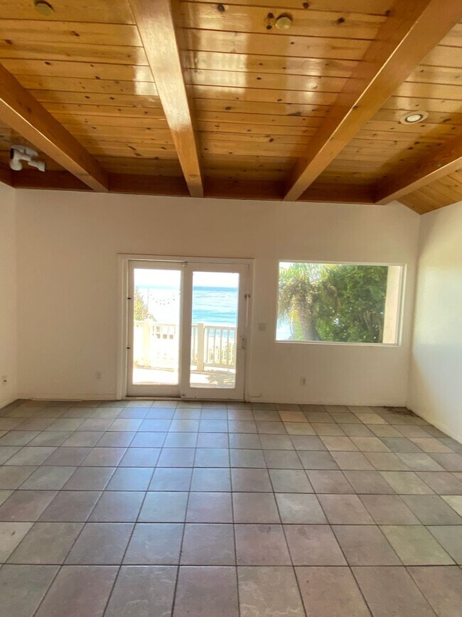 Building Photo - 6579 Del Playa Dr