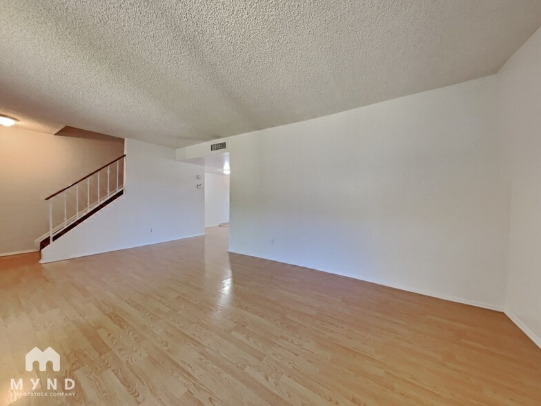 Building Photo - 4305 W Solano Dr N