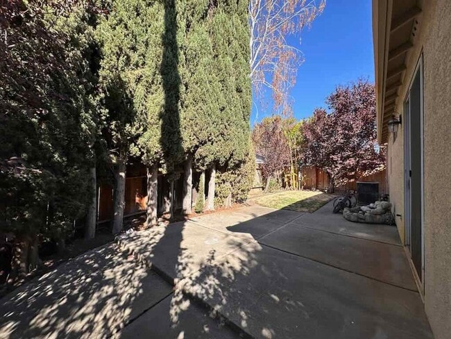 Building Photo - Remodeled 3 Bedroom Elk Grove House