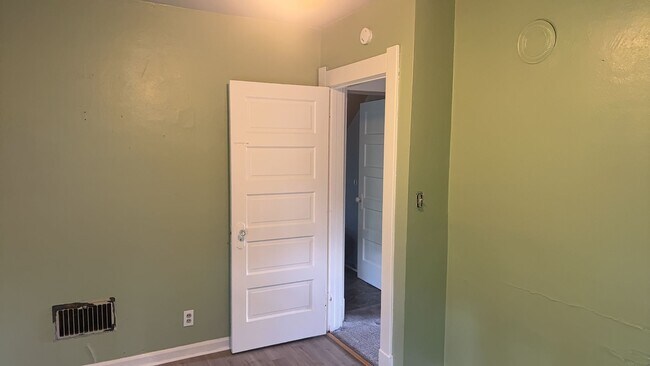 Building Photo - Charming 3-Bedroom Home in Peaceful West Toledo