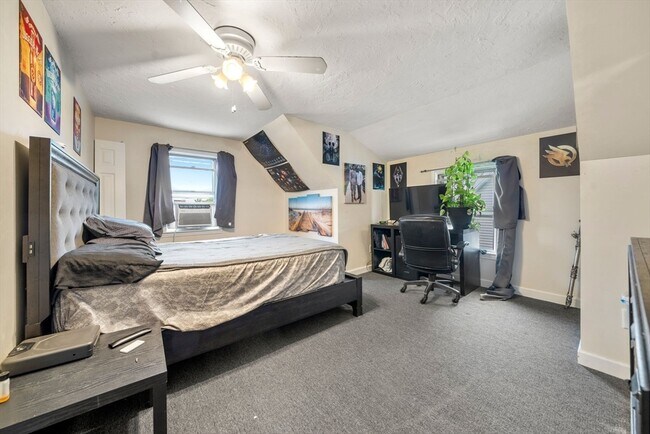 Building Photo - 10 Holman St