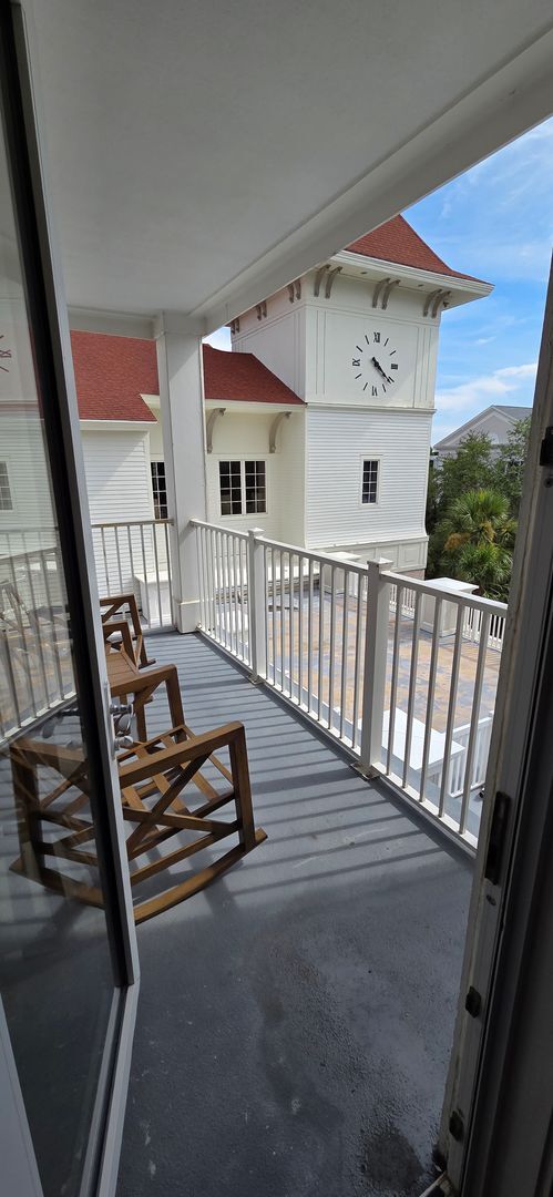 Building Photo - Recently remodeled condo near Baytown Wharf.