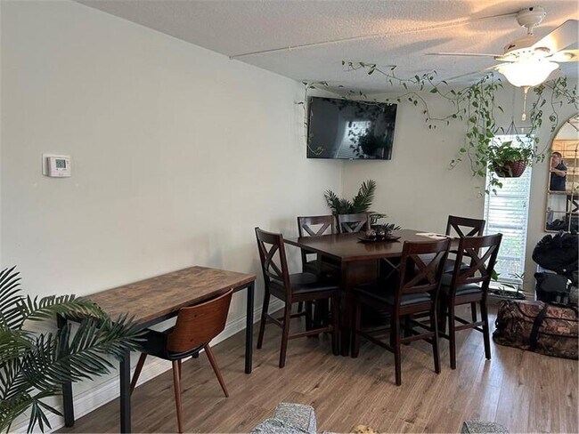 Building Photo - 2737 NE 28th St