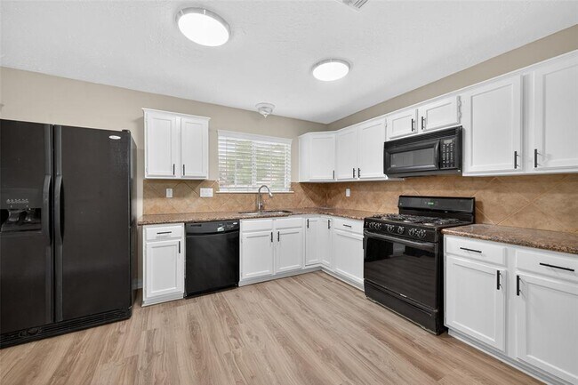 Building Photo - 6906 Pembrough Ln