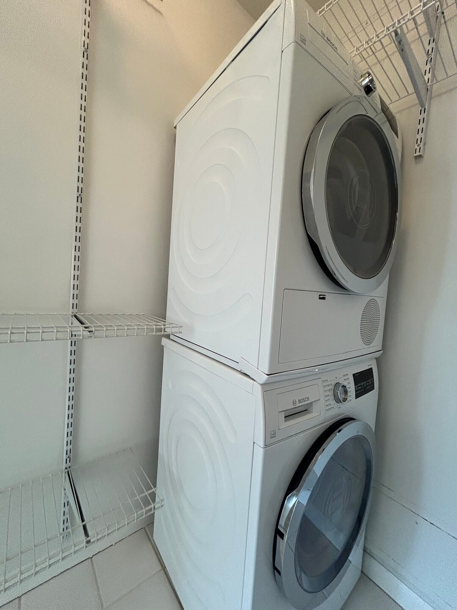 Building Photo - 1350 N Dearborn St