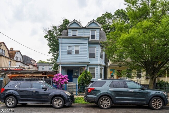 Building Photo - 209 N 11th St