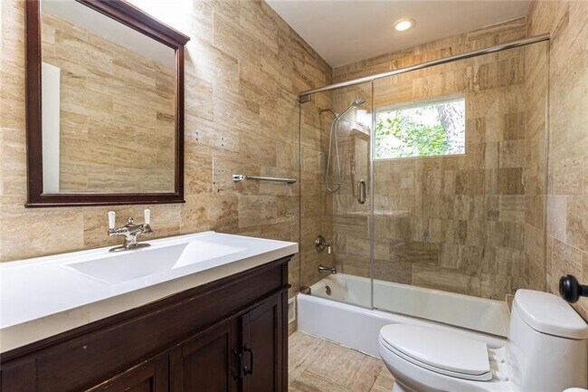 Building Photo - 3943 Lake Forrest Dr NE