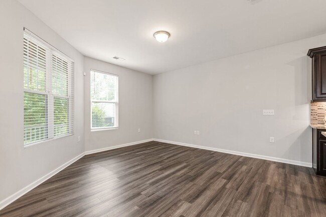 Building Photo - Serene Cul-de-Sac Retreat: 3BR Hillsboroug...