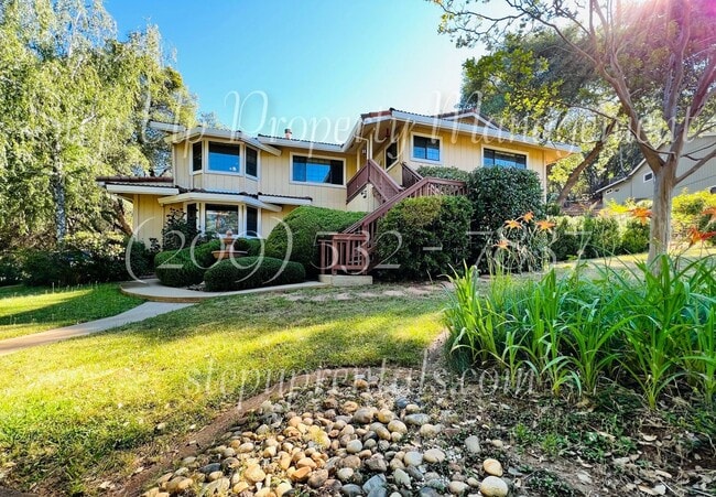 Building Photo - 2 Bedroom 2 Bath Home With Bonus Room off Racetrack!!!!