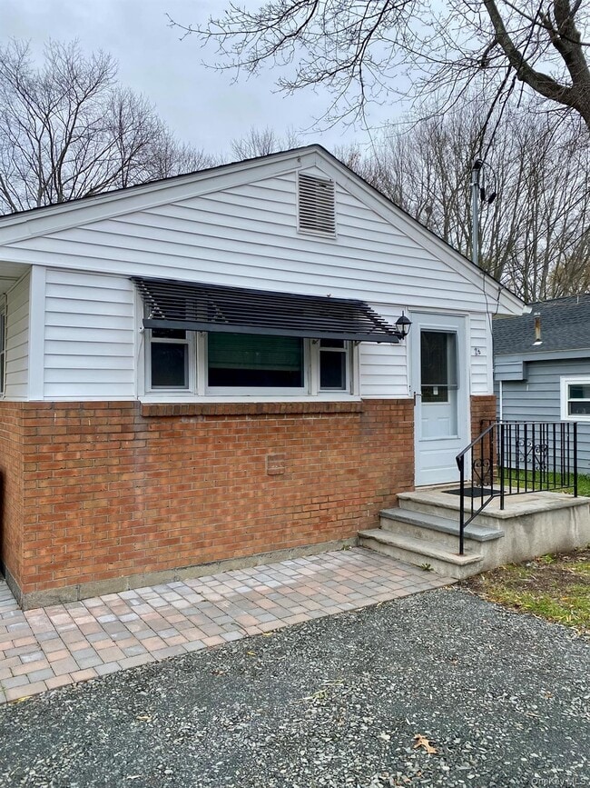 Building Photo - 26 Poplar St