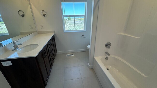 Building Photo - Brand new 3 Bedroom 3 Bath in Payson!