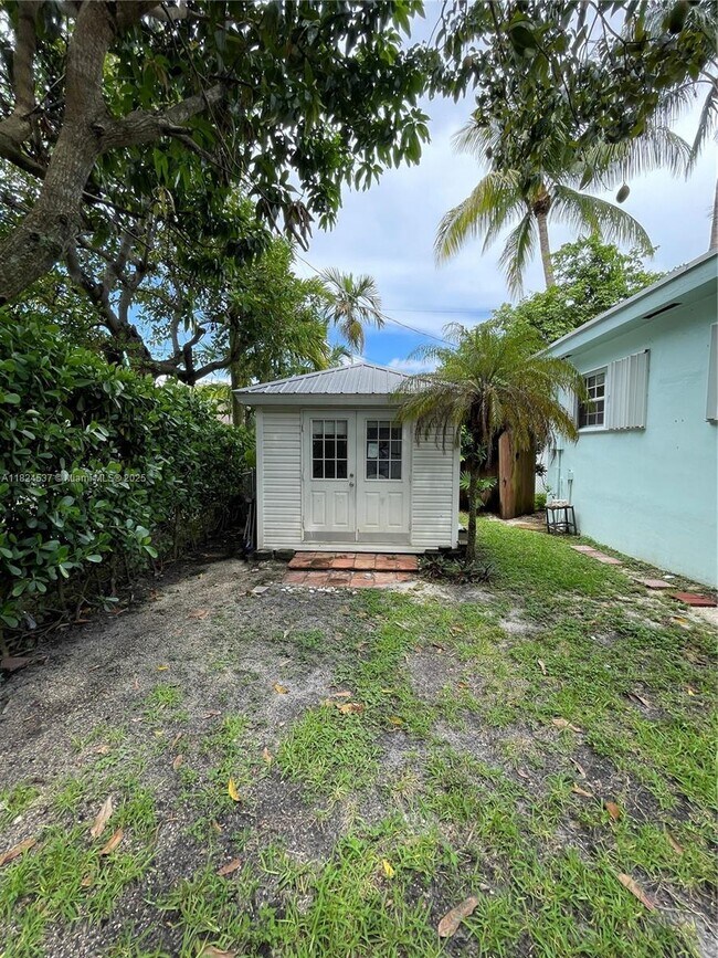 Building Photo - 2280 SW 20th St