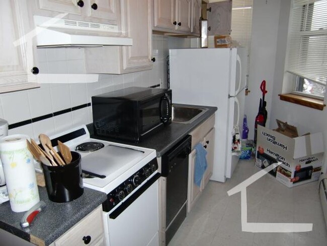 Primary Photo - Cozy Studio w/ separated Kitchen!