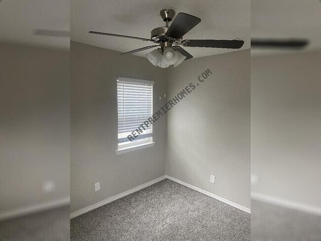 Building Photo - 1018 Harris Dr