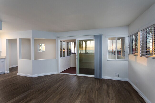 Building Photo - Imperial Beach: Unobstructed Ocean and Pier Views with 2 Balconies!!!