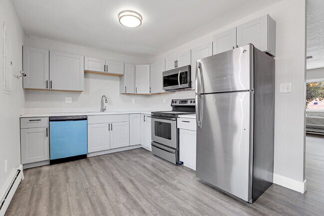 Building Photo - $1,345.00 - 2 Bed, 1 Bath Updated Unit in Denver with In Unit Laundry!